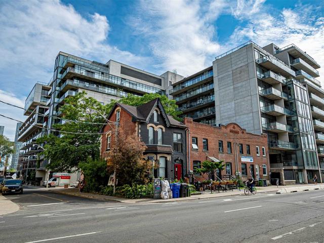 230 - 461 Adelaide St W