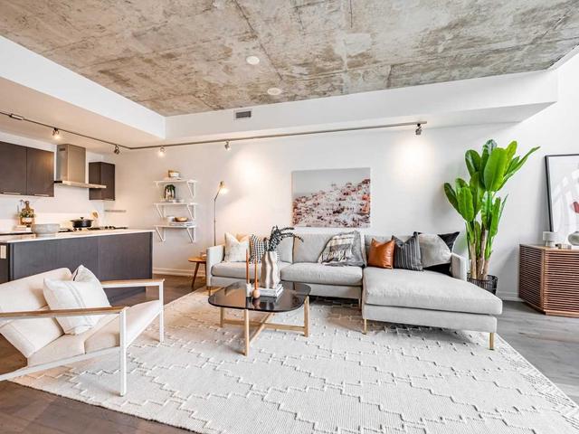 921 - 95 Bathurst St