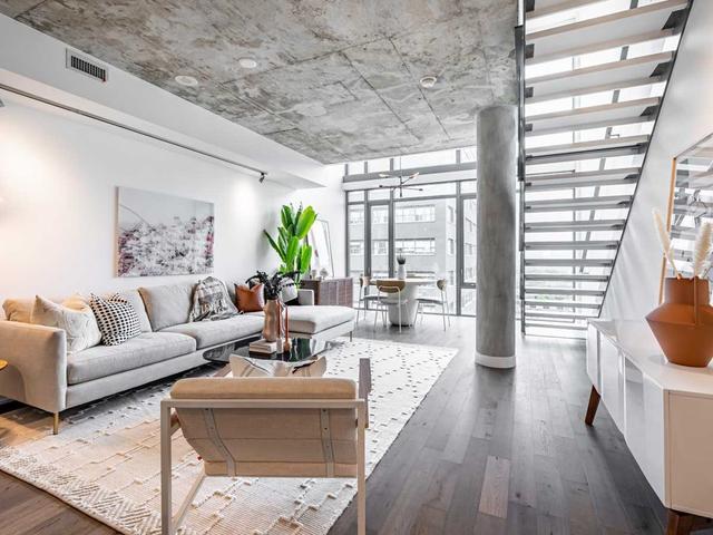 921 - 95 Bathurst St