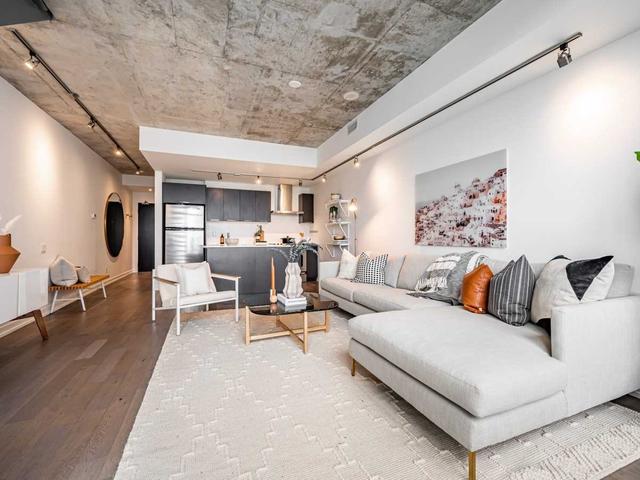 921 - 95 Bathurst St