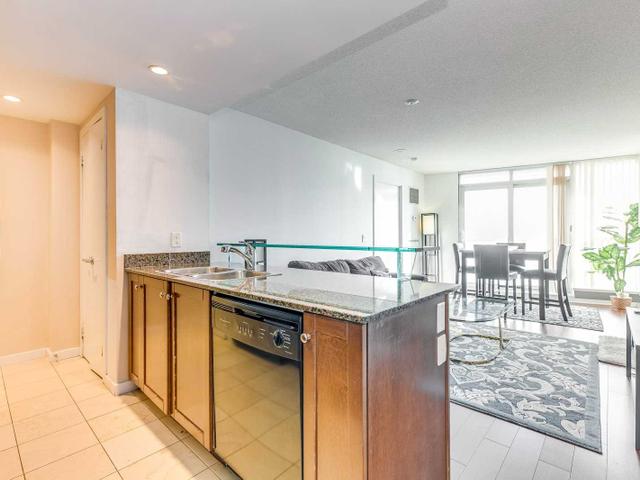 1408 - 208 Queens Quay W