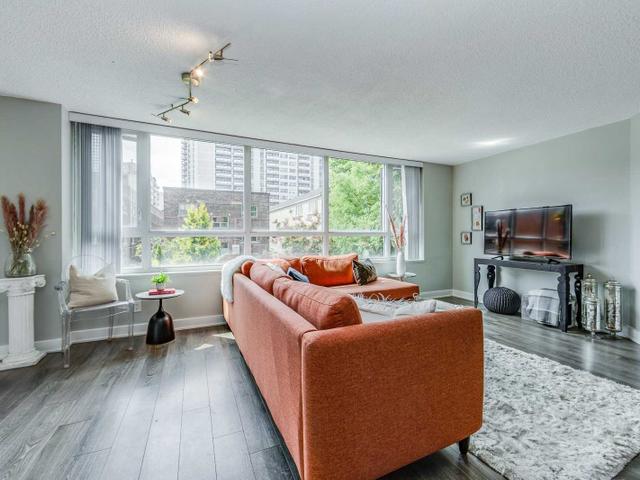 202 - 55 Wellesley St E