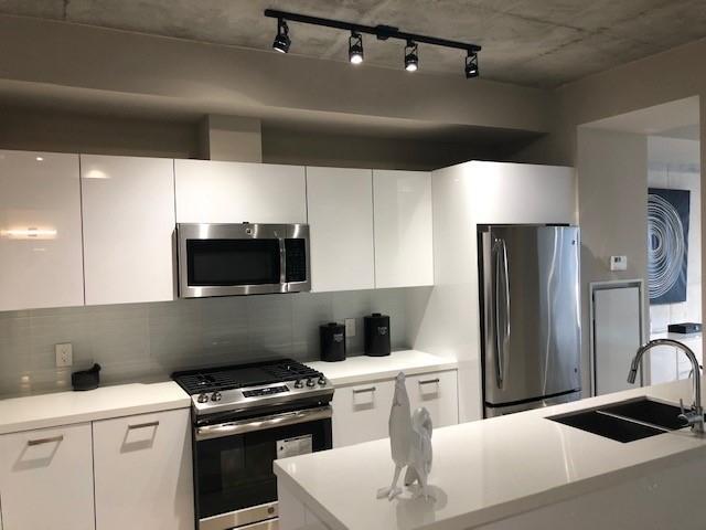 302 - 608 Richmond St W