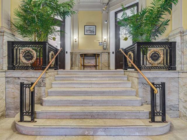 409 - 73 Richmond St W