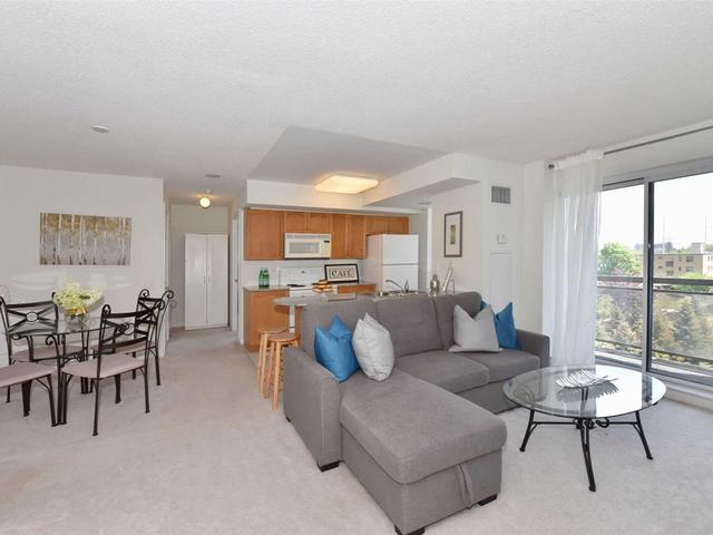 719 - 1720 Eglinton Ave E