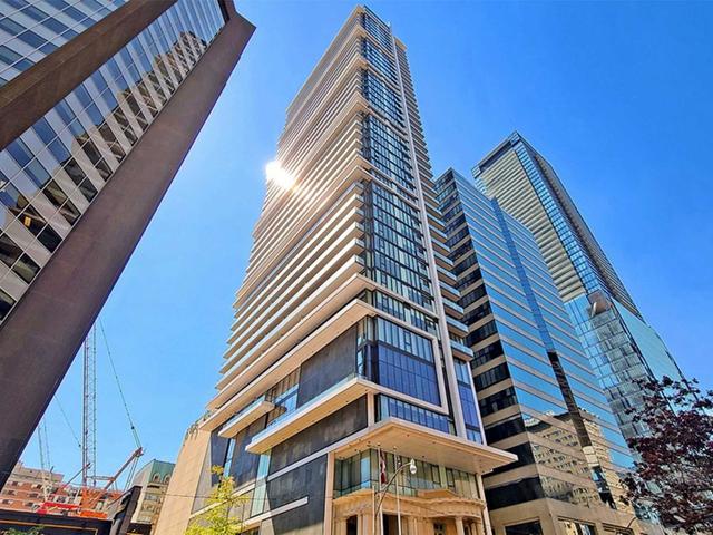 4001 - 426 University Ave