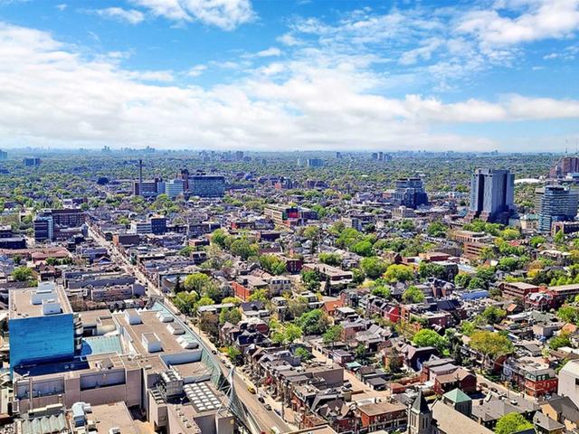 4001 - 426 University Ave