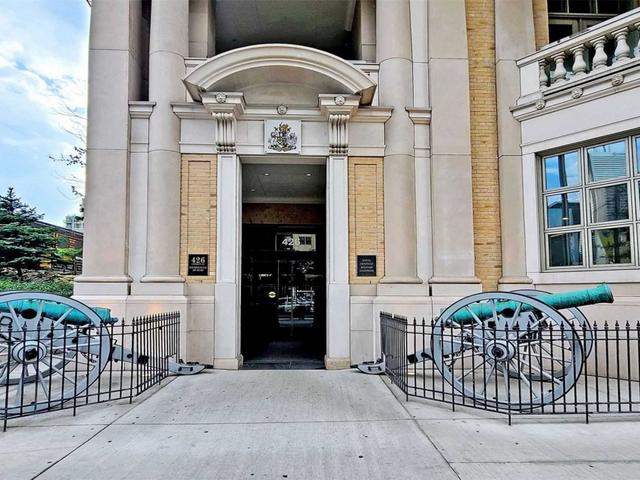 4001 - 426 University Ave