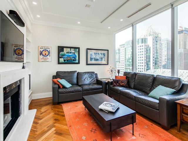 2202 - 183 Wellington St W