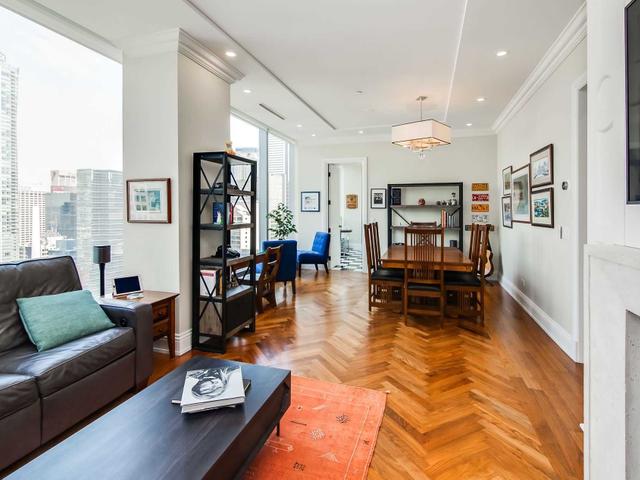 2202 - 183 Wellington St W