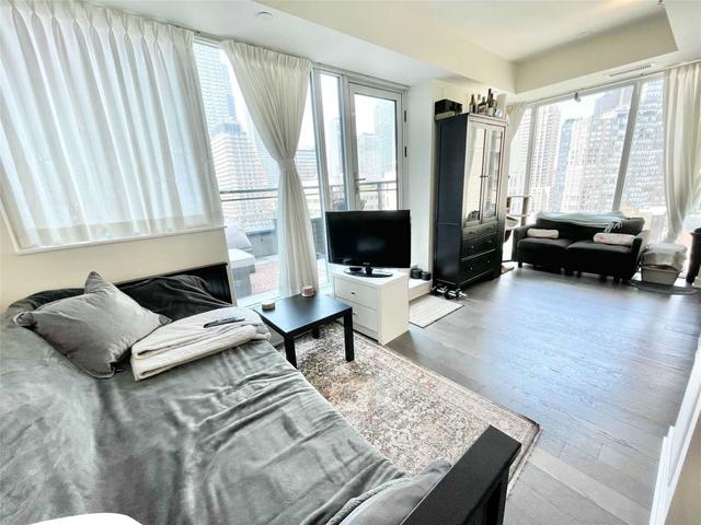 1109 - 17 Dundonald St