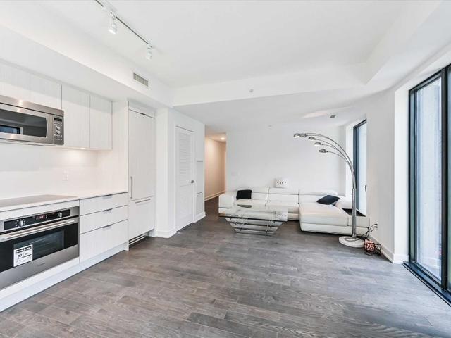 304 - 25 Richmond St E