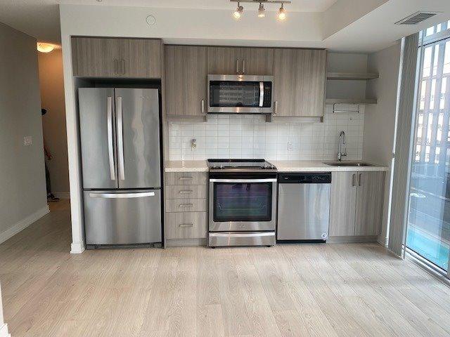 802 - 50 Wellesley St E