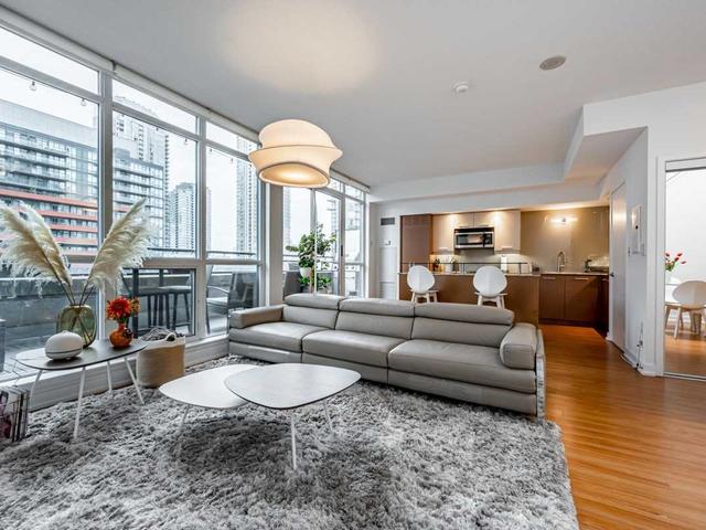 811 - 8 Telegram Mews