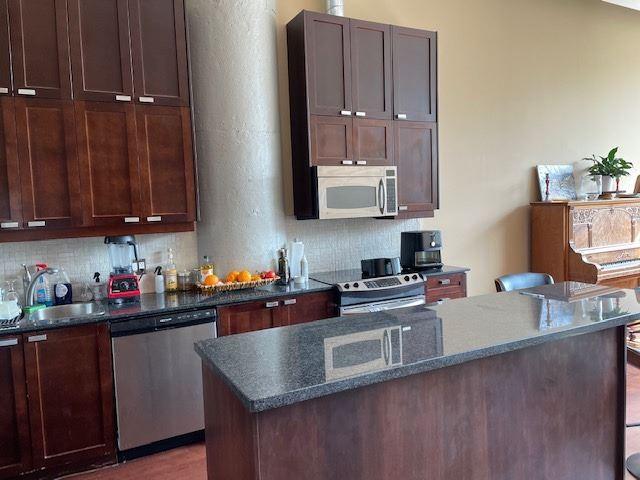 105 - 637 Lake Shore Blvd W