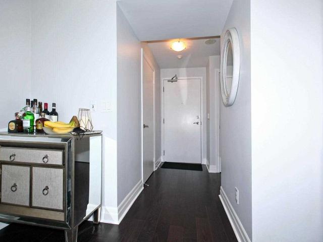 Lp09 - 320 Richmond St E