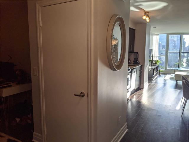 Lp09 - 320 Richmond St E