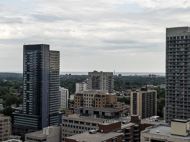 2421 - 70 Roehampton Ave