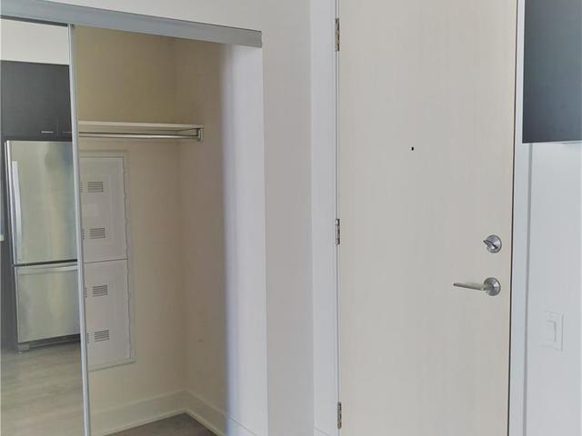 1009 - 30 Roehampton Ave