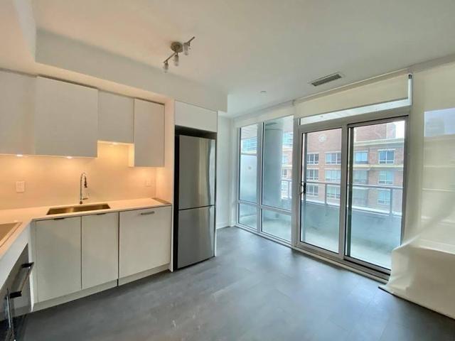 611Nt - 99 Broadway Ave