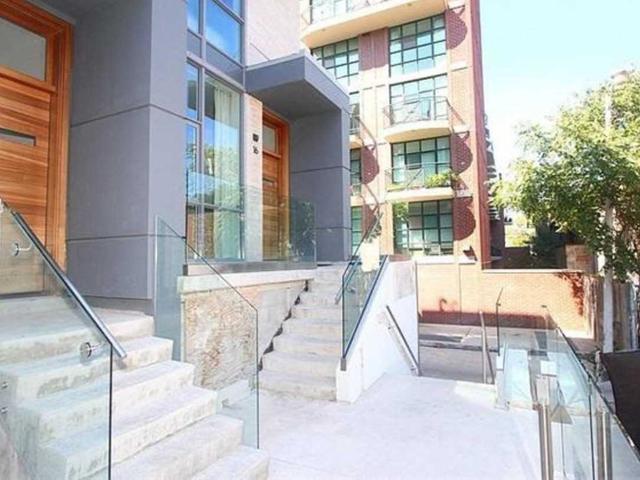 16 - 850 Richmond St W