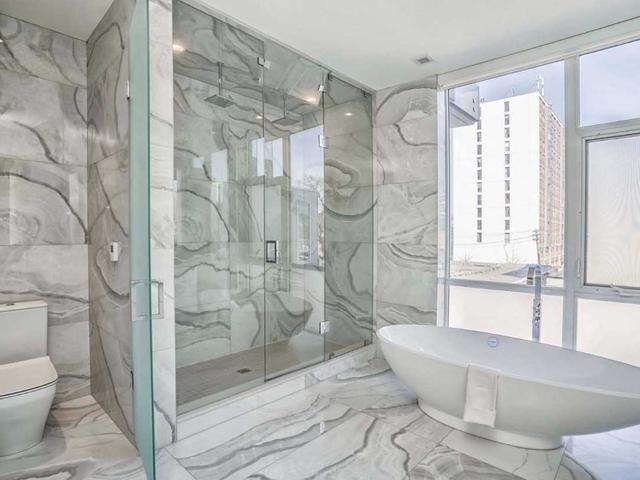 16 - 850 Richmond St W