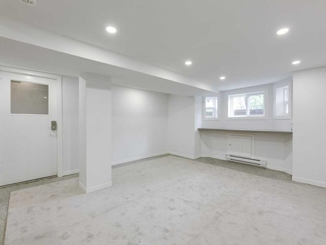 Bsmt - 92 Roxborough St W