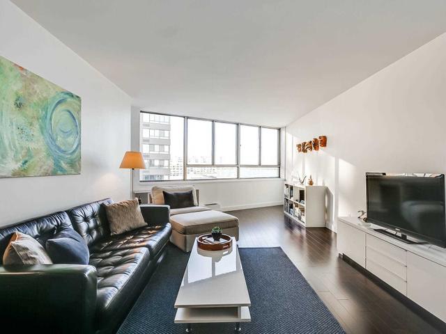 908 - 260 Queens Quay W