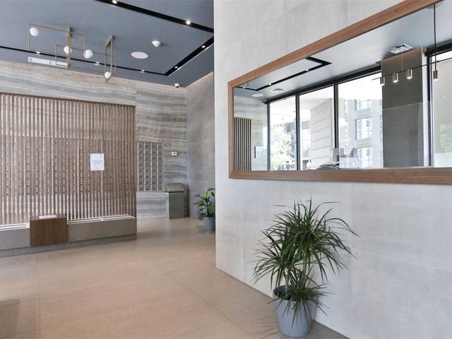 606 - 260 Queens Quay W