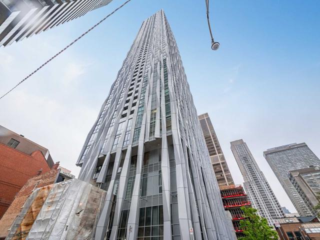 5002 - 1 Yorkville Ave