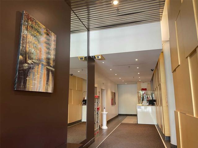 806 - 188 Spadina Ave