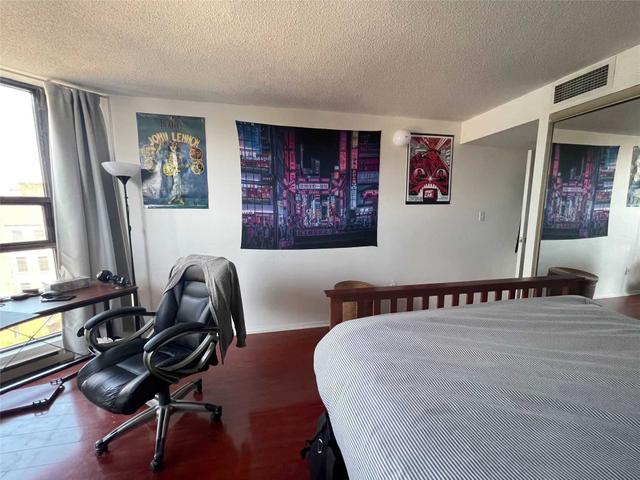 806 - 188 Spadina Ave