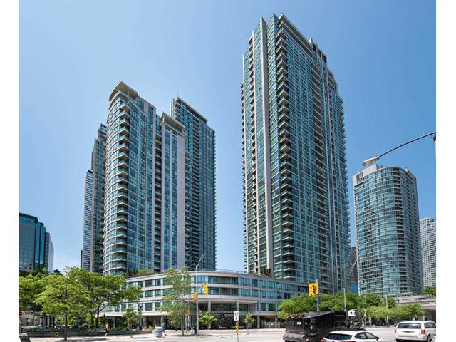 1010 - 12 Yonge St