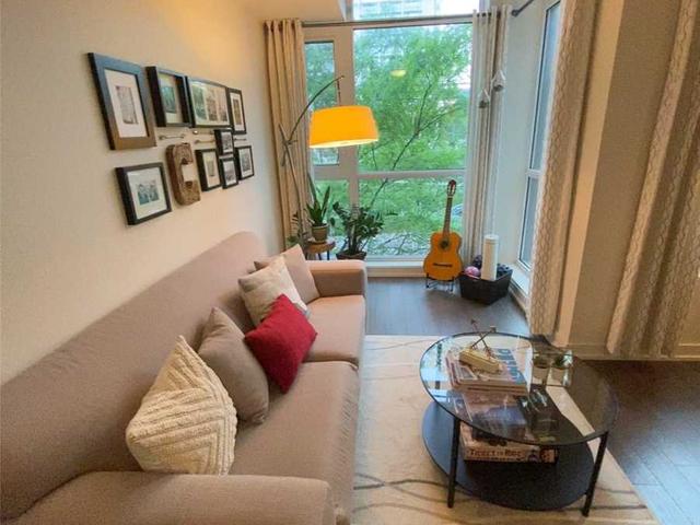 211 - 707 Dovercourt Rd