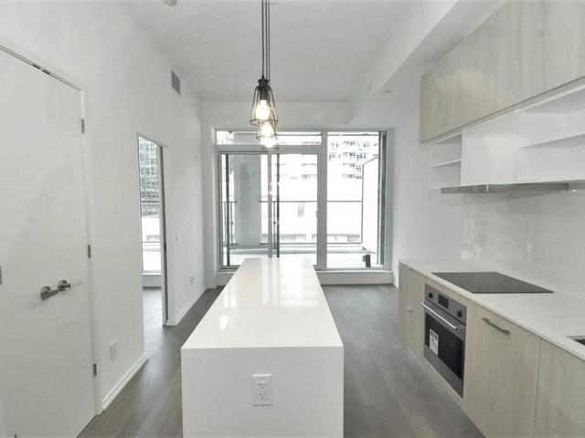 1210 - 5 Soudan Avenue St