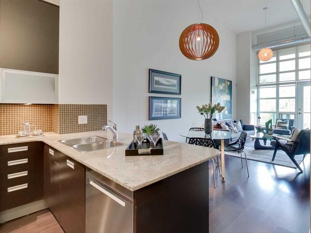 202 - 380 Macpherson Ave