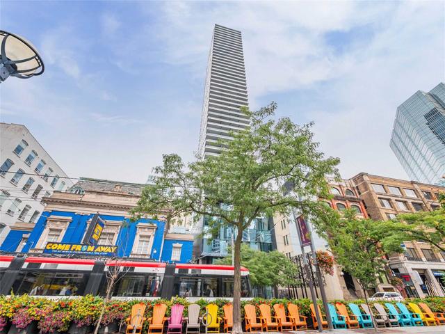 2304 - 224 King St W