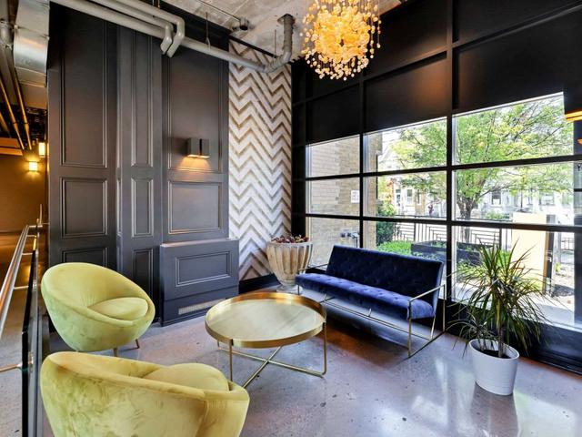 PH607 - 833 King St W