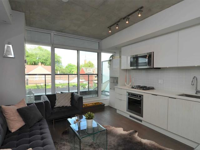 220 - 109 Ossington Ave