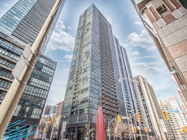 2202 - 110 Charles St E