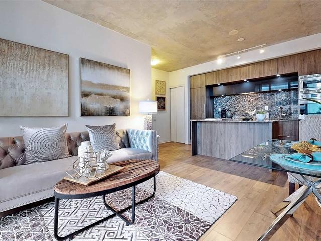 1801 - 88 Blue Jays Way