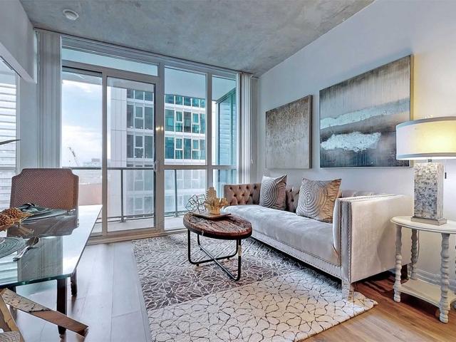 1801 - 88 Blue Jays Way