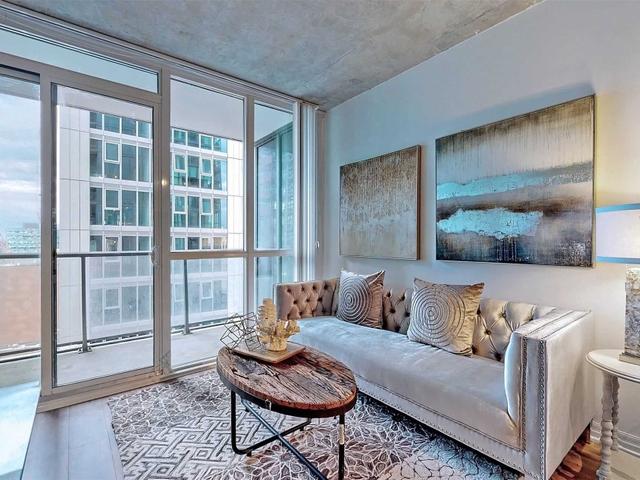 1801 - 88 Blue Jays Way