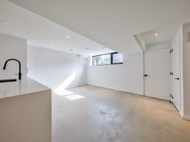 572 Palmerston Ave
