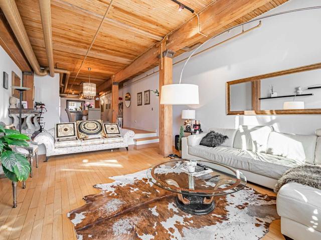 106 - 993 Queen St W