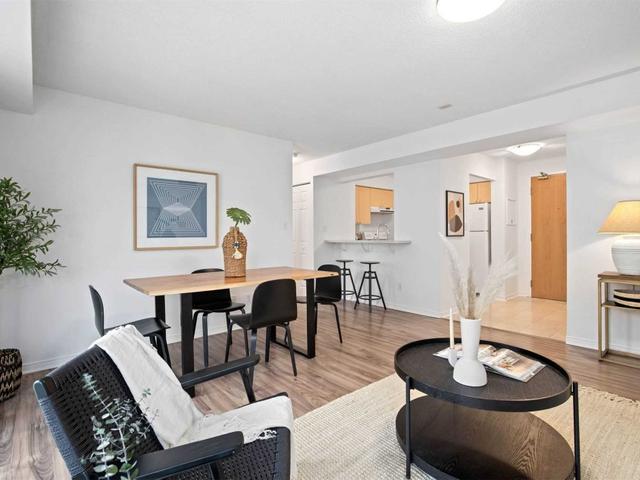 810 - 99 Hayden St