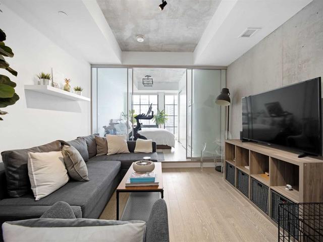 811 - 608 Richmond St W