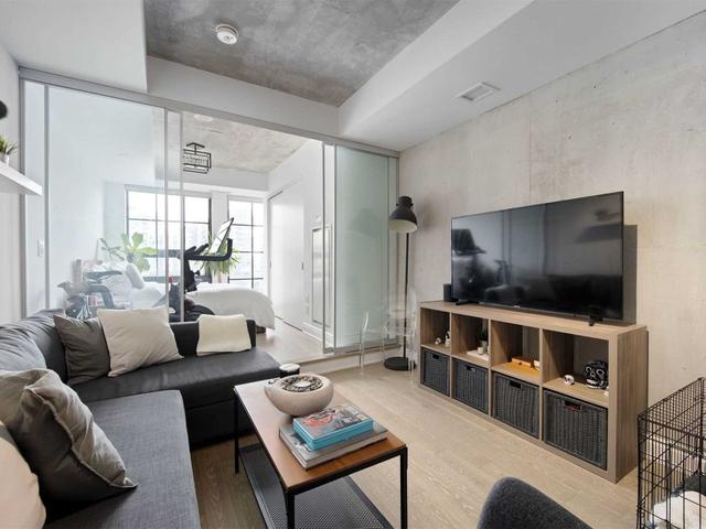 811 - 608 Richmond St W