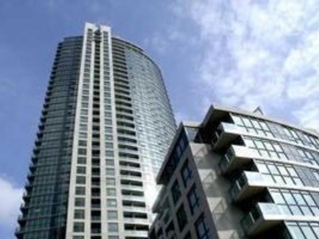 2807 - 215 Fort York Blvd