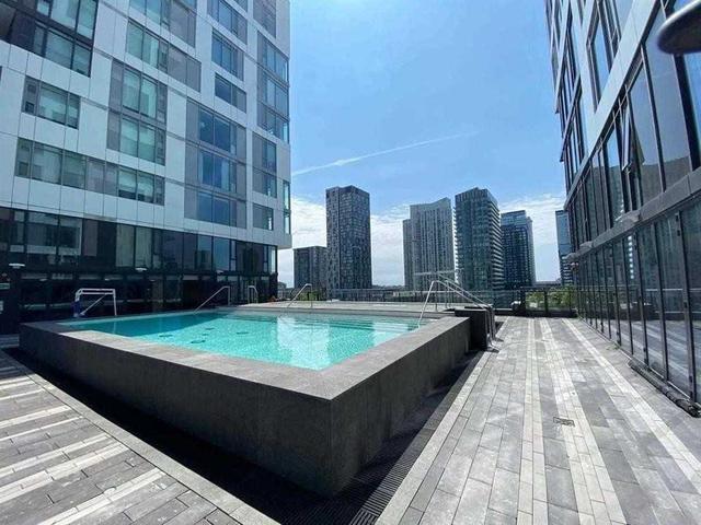 909 W - 27 Bathurst St